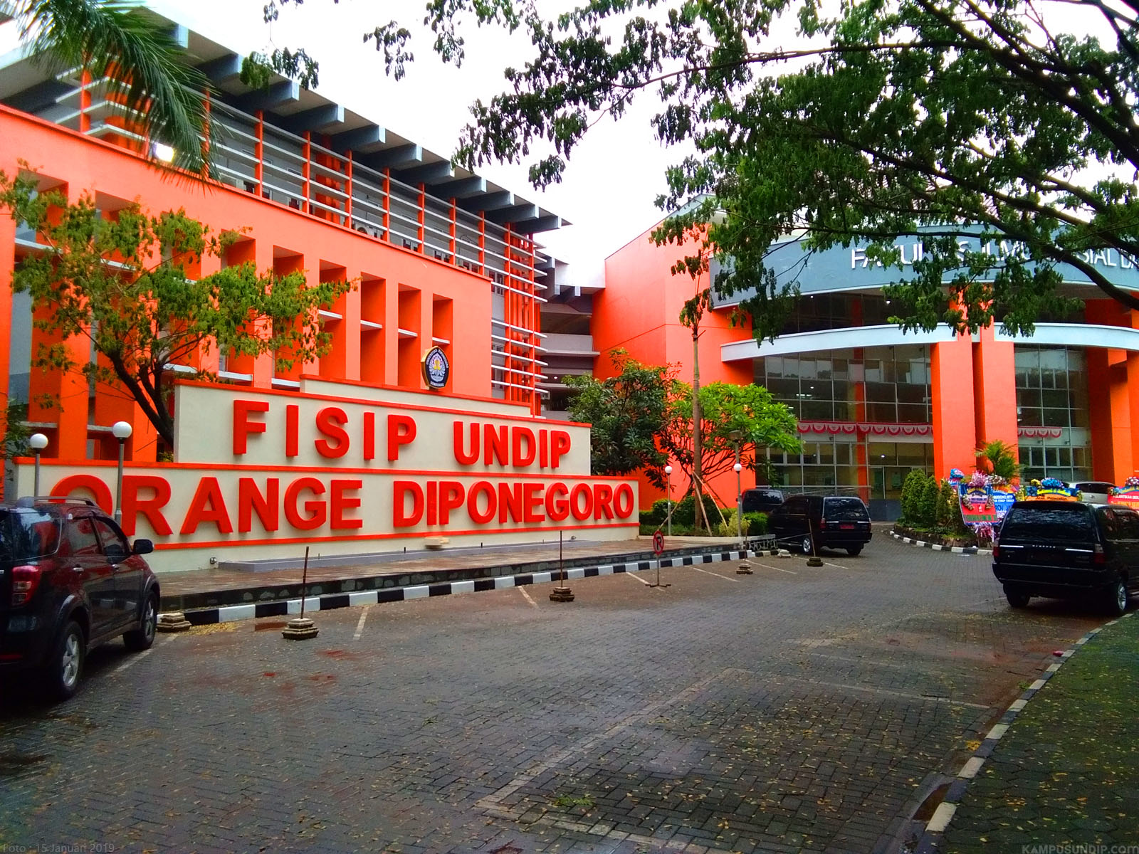 Gedung FISIP UNDIP