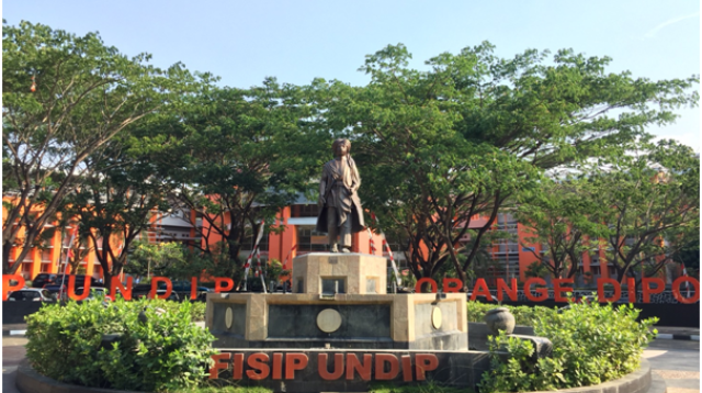 Patung Diponegoro di Depan FISIP UNDIP