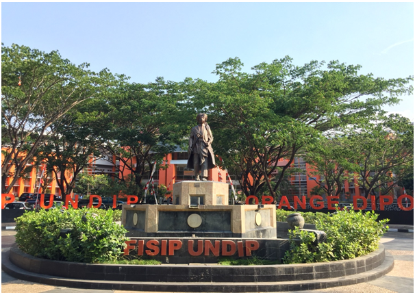 Patung Diponegoro di Depan FISIP UNDIP